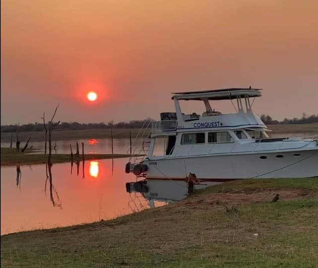 Conquest Houseboat Kariba